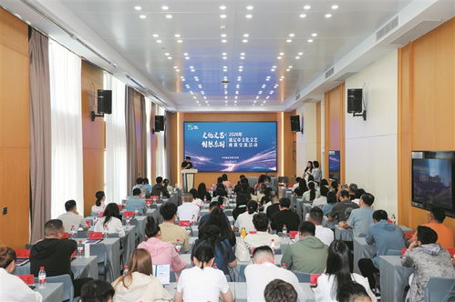 点亮创想之光 让文艺之花为人民绽放